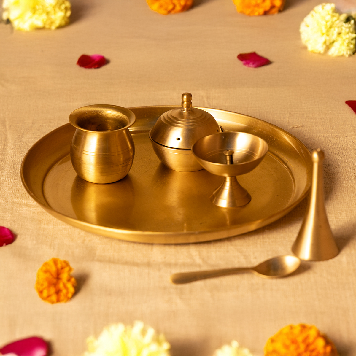 Brass Puja Thali Set | Plain Design | Set of 7 | Earth Chakra By Earth Chakra