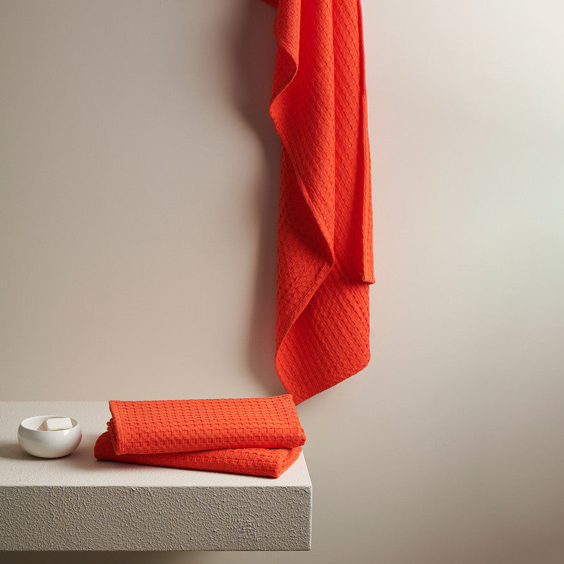 Cotton Bath Towel | Super-Absorbent | Red | 70 x 140 cm By Oodaii