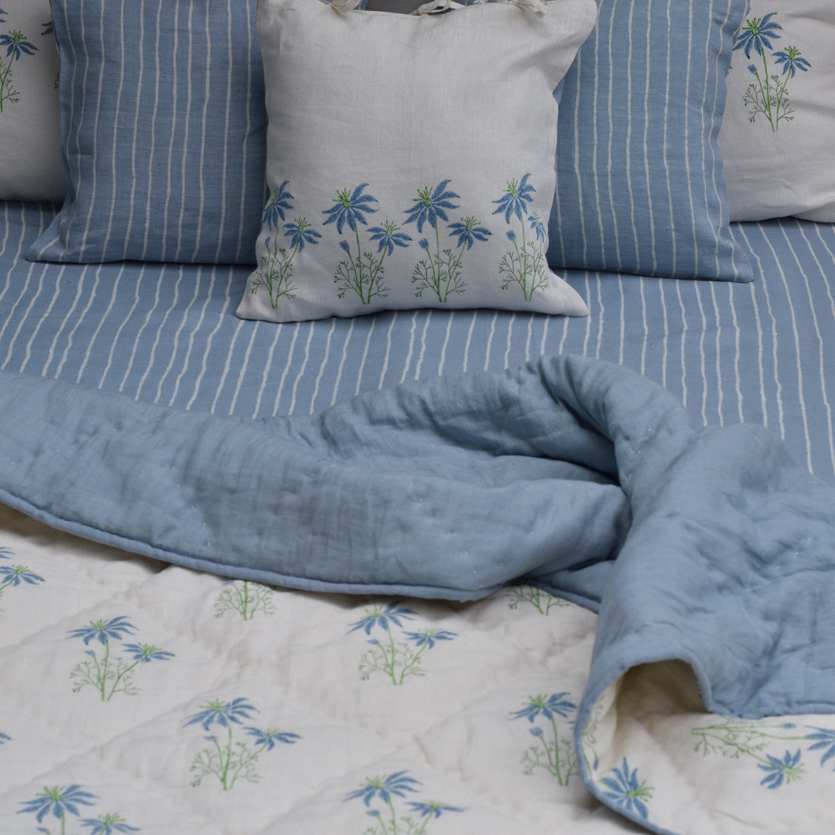 Linen King Size Bed AC Blanket | Reversible | White & Blue By Taru Jaipur