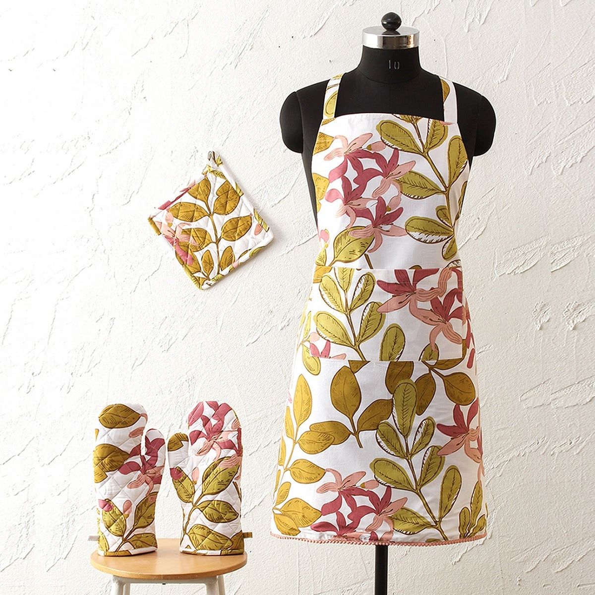 Cotton Kitchen Linen Set | Apron, Pot Holder & Gloves | Leaf Print | Pink | Set of 4