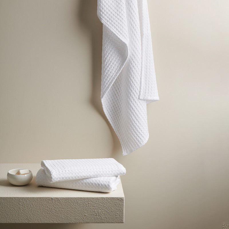 Cotton Bath Towel | Super-Absorbent | Textured White | 70 x 140 cm By Oodaii